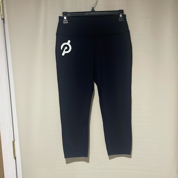 Peloton Pants - NWOT PELOTON Women’s Cropped, Elastic Waist Leggings Size Large
